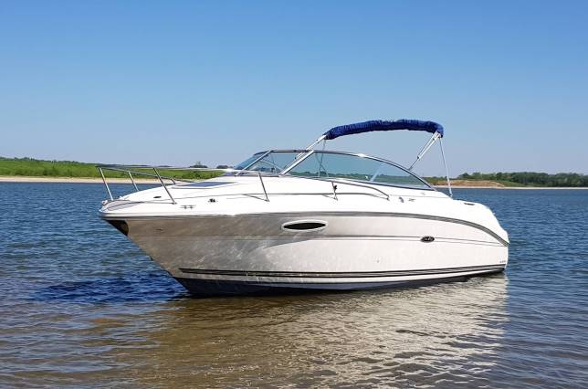 SeaRay 225 weekender lesboot van Start2Boat